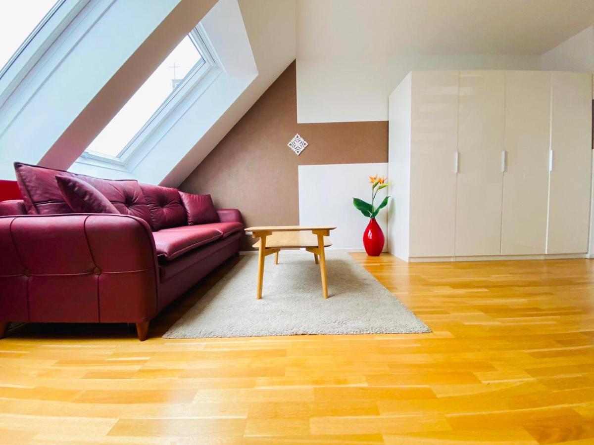 Bright Duplex Danube Canal * Wien